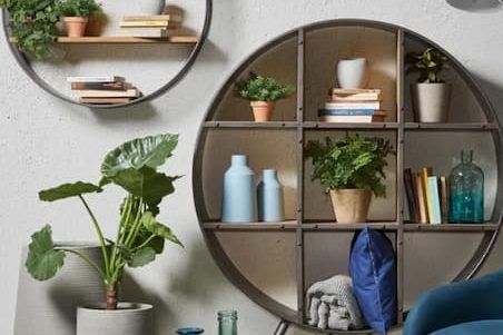 estanteria de pared madera maciza de abeto kave home- destacada