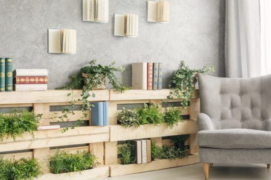 estanteria-con-palets-para salon-facil-barata-madera