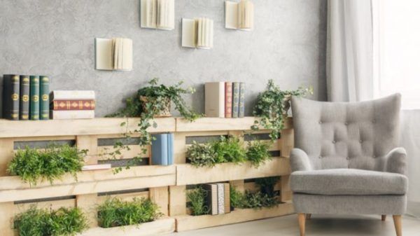 estanteria-con-palets-para salon-facil-barata-madera